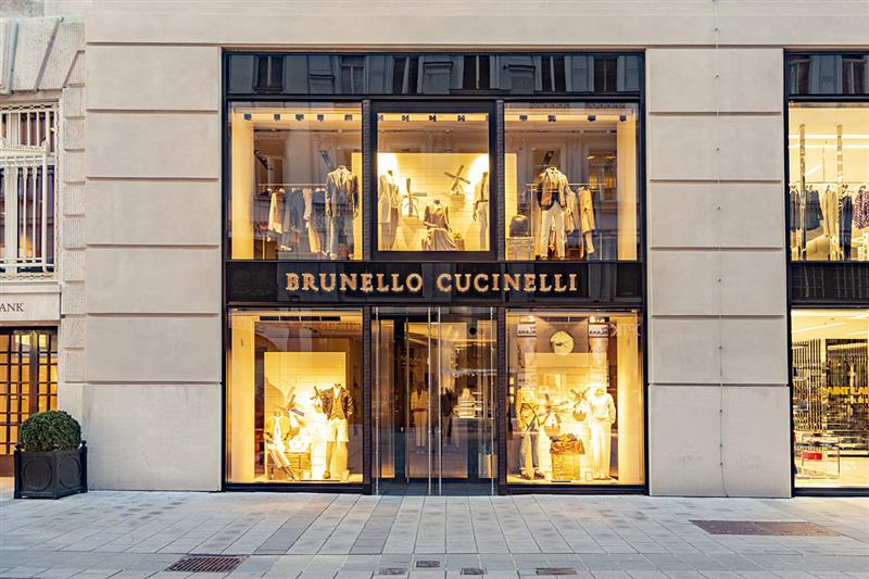 Segundo o próprio Brunello Cucinelli, o primeiro semestre de 2025 apresentou excelentes resultados