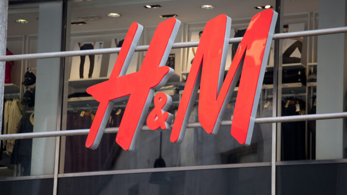 O relatório divulgado hoje (25) pela H&M afirma que a chegada da marca no Brasil foi muito bem recebida pelos clientes