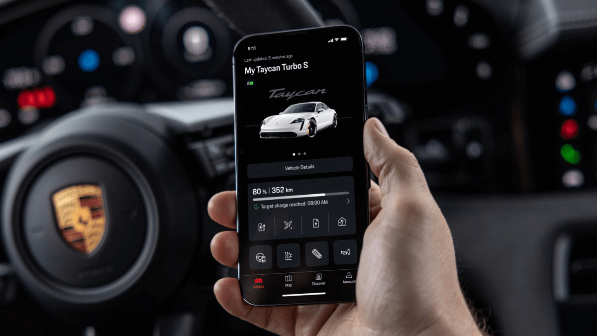 Existem aplicativos que facilitam encontrar postos de recarga, como GreenV, Google Maps, Waze e PlugShare