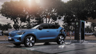 Considerando os pontos de recarga, 16.880, são 7 carros elétricos por ponto de recarga no Brasil