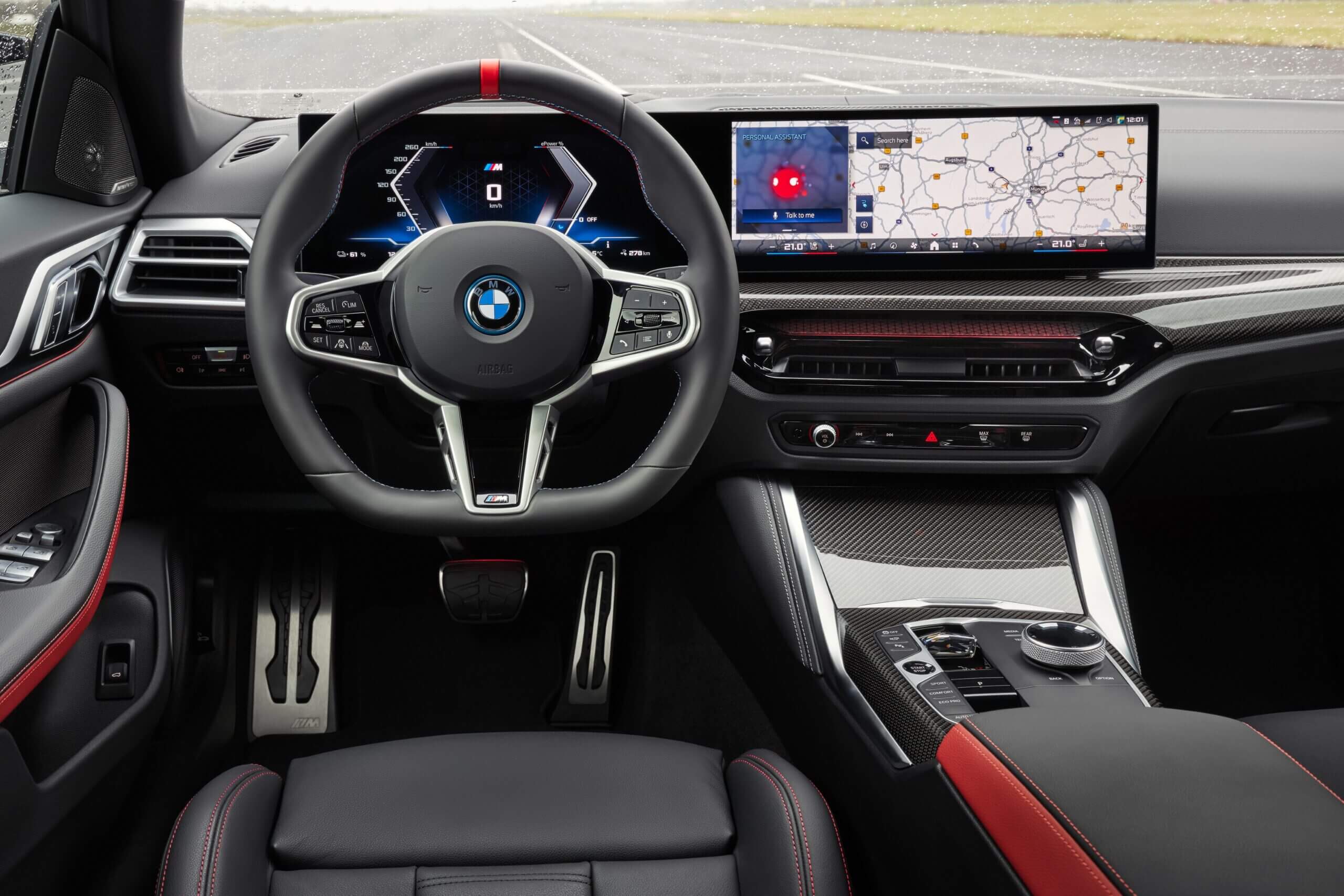 BMW i4 - tela multimidia de 14,9 polegadas
