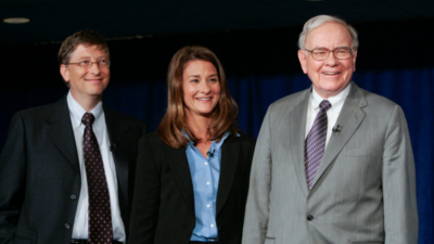 Bill e Melinda Gates, e Warren Buffett, responsáveis por lançar em 2010 o Giving Pledge