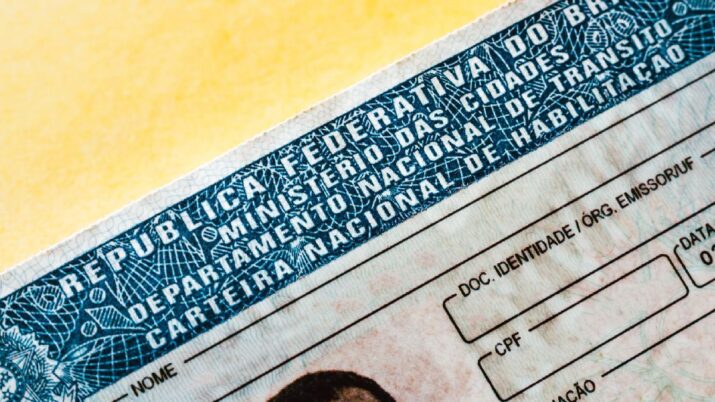 Carteira Nacional de Habilitação (CNH), a carteira de motorista brasileira.