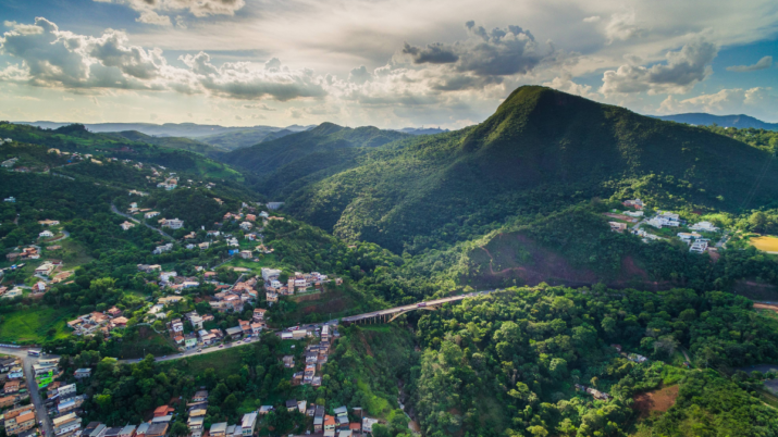 Na Grande Belo Horizonte, este município se destaca como a cidade com a maior renda do Brasil, com média de R$ 6.929. Veja como a cidade fora do eixo Rio-SP conquistou essa posição e o que impulsiona sua economia.