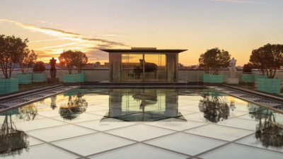 Na cobertura The Penthouse at Claridge's, em Londres, a estadia custa 60.000 libras (cerca de R$ 428.400) por noite