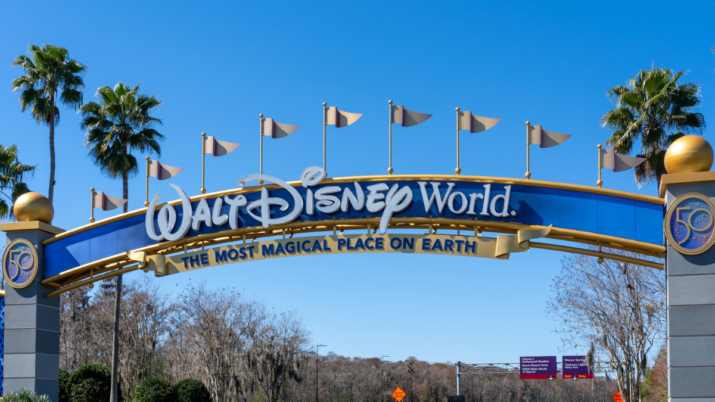 A Disney buscou compensar a alta no preço dos ingressos com o anúncio de novos pacotes de descontos para 2026