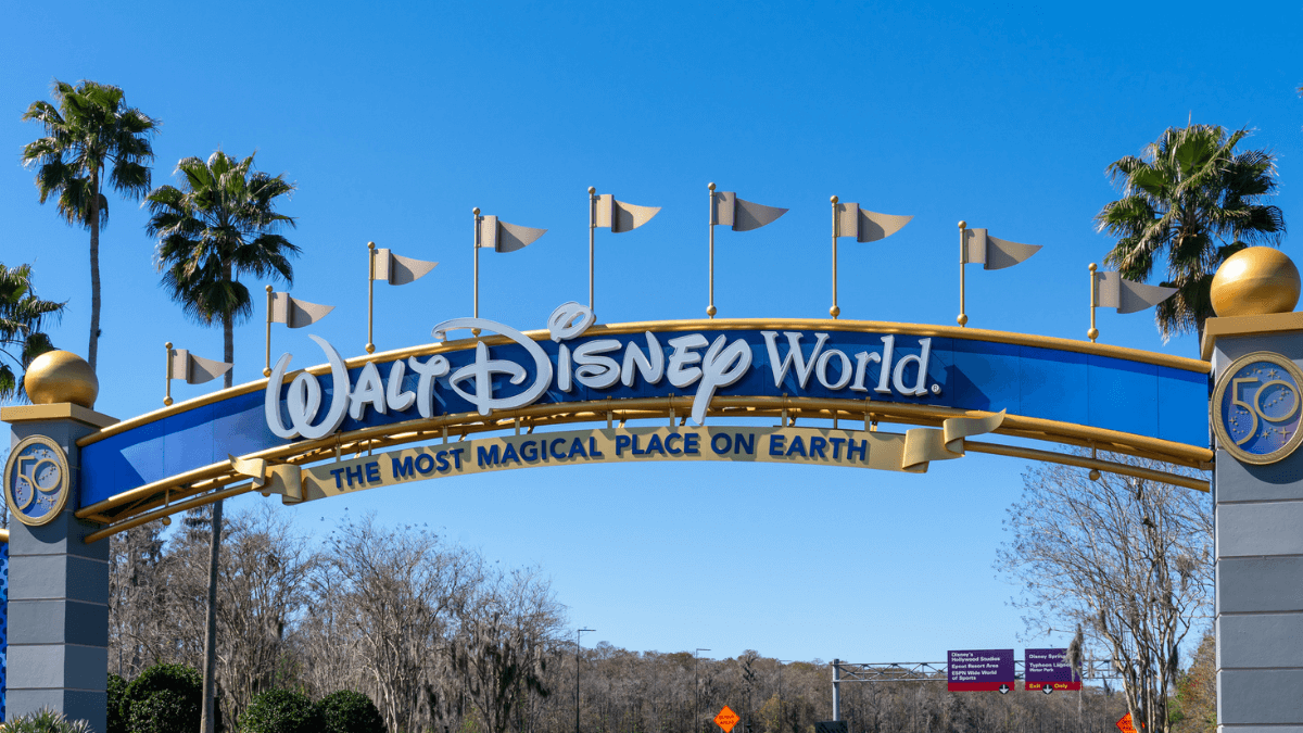 A Disney buscou compensar a alta no preço dos ingressos com o anúncio de novos pacotes de descontos para 2026