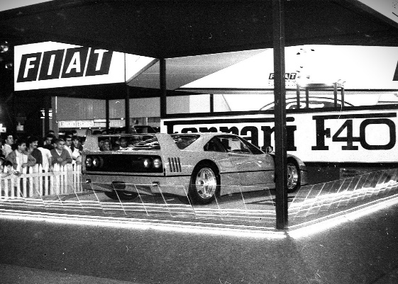 A Ferrari F40, no Salão Internacional do Automóvel de São Paulo, em 1990
