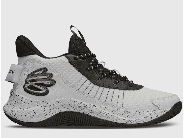 "Imagem do Tênis de Basquete Masculino Under Armour Curry 3Z7, modelo em preto e branco com detalhes em cinza e sola com efeito espumado.