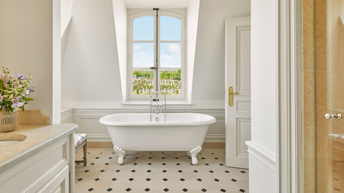 Banheira da suíte Madame de Staël