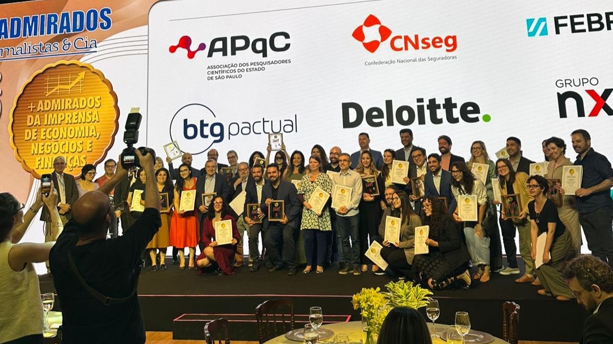 Os jornalistas reconhecidos durante a cerimônia do Prêmio +Admirados da Imprensa de Economia, Negócios e Finanças 2025