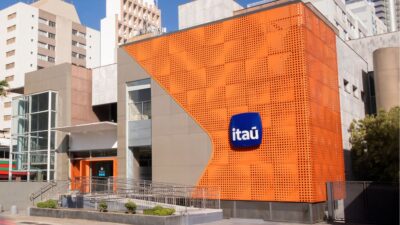 Fachada de agência do Itaú Unibanco (ITUB4).