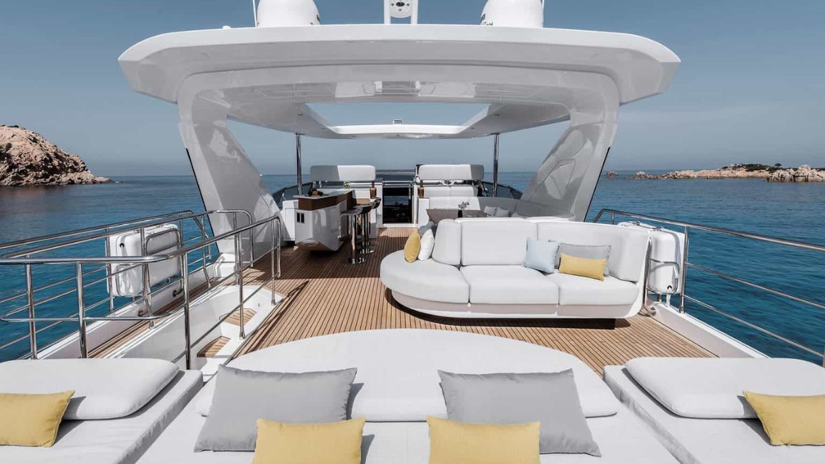 Exterior do Azimut Grande 27 Metri