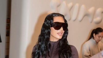 Kim Kardashian lançou a SKIMS junto a Jens Grede, em 2019