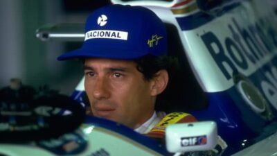 Ayrton Senna com boné azul do Banco Nacional (Reprodução/X)
