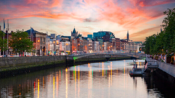 Rio Liffey define o mercado imobiliário de Dublin