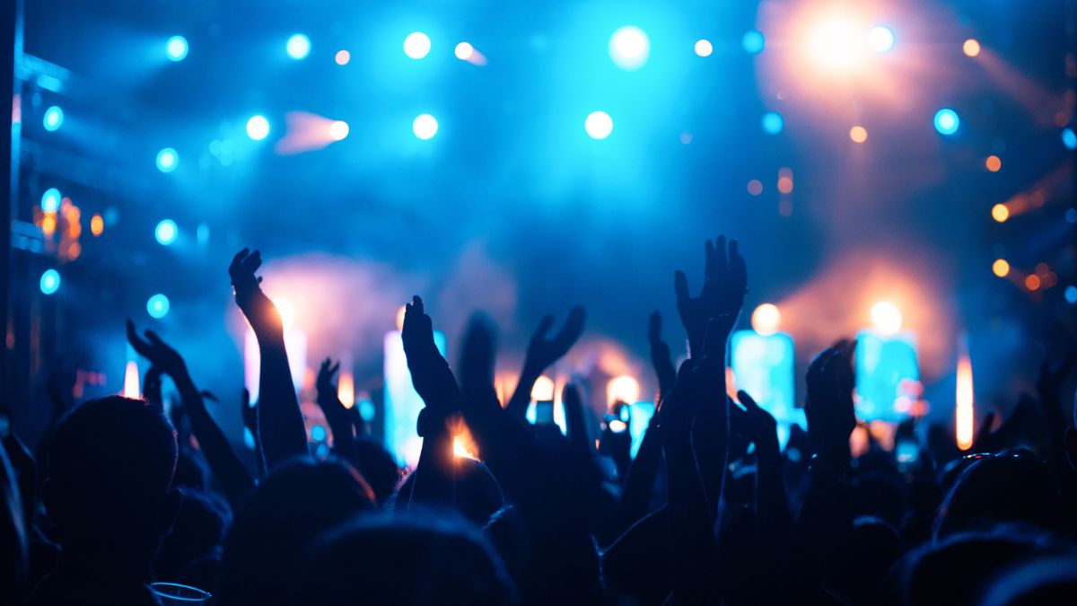 Com as medidas, o governo busca garantir que mais fãs possam curtir seus artistas favoritos a um preço justo