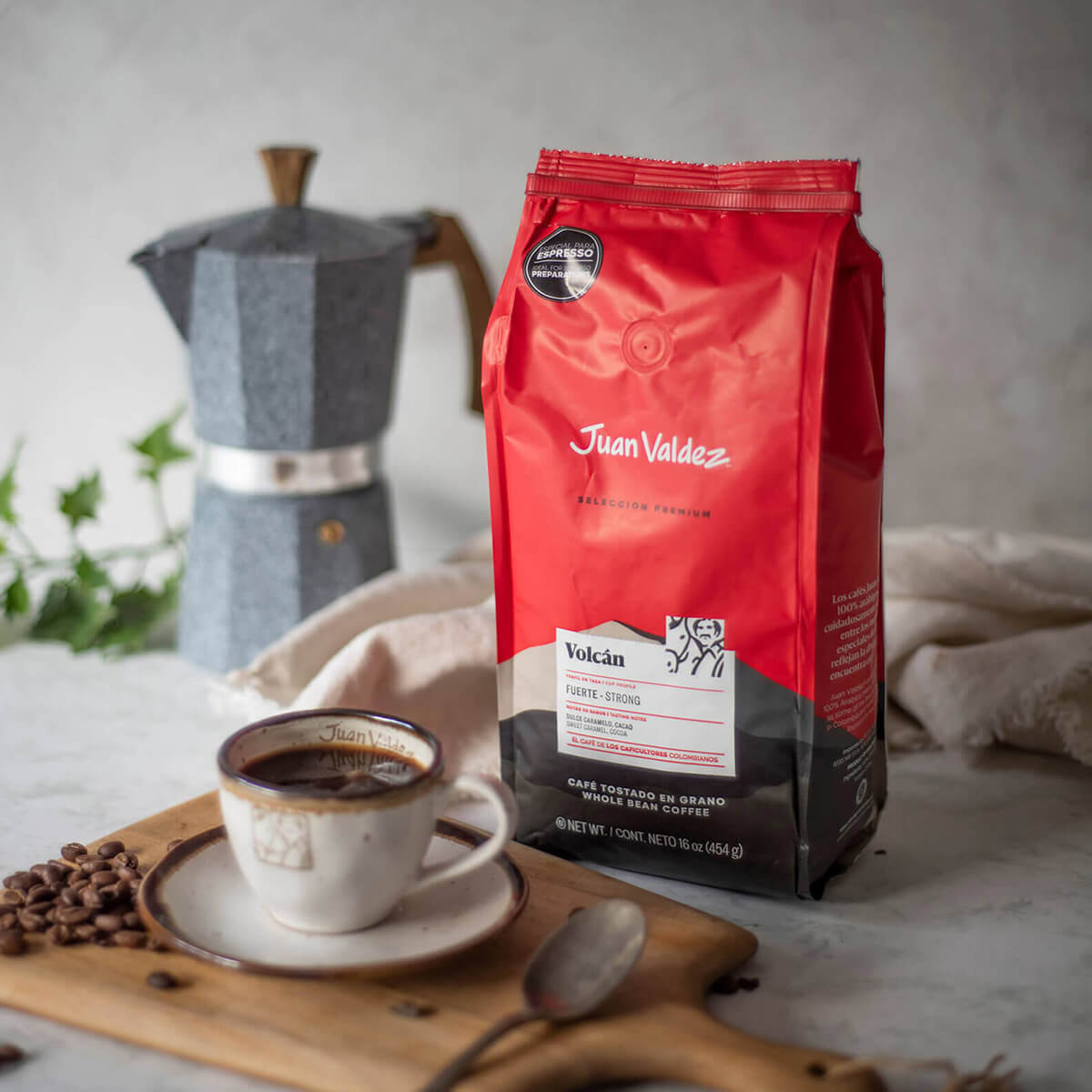 Em 2002, Juan Valdez passou também a seu o nome de uma cafeteria