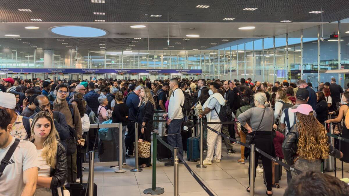 Filas no Aeroporto Humberto Delgado