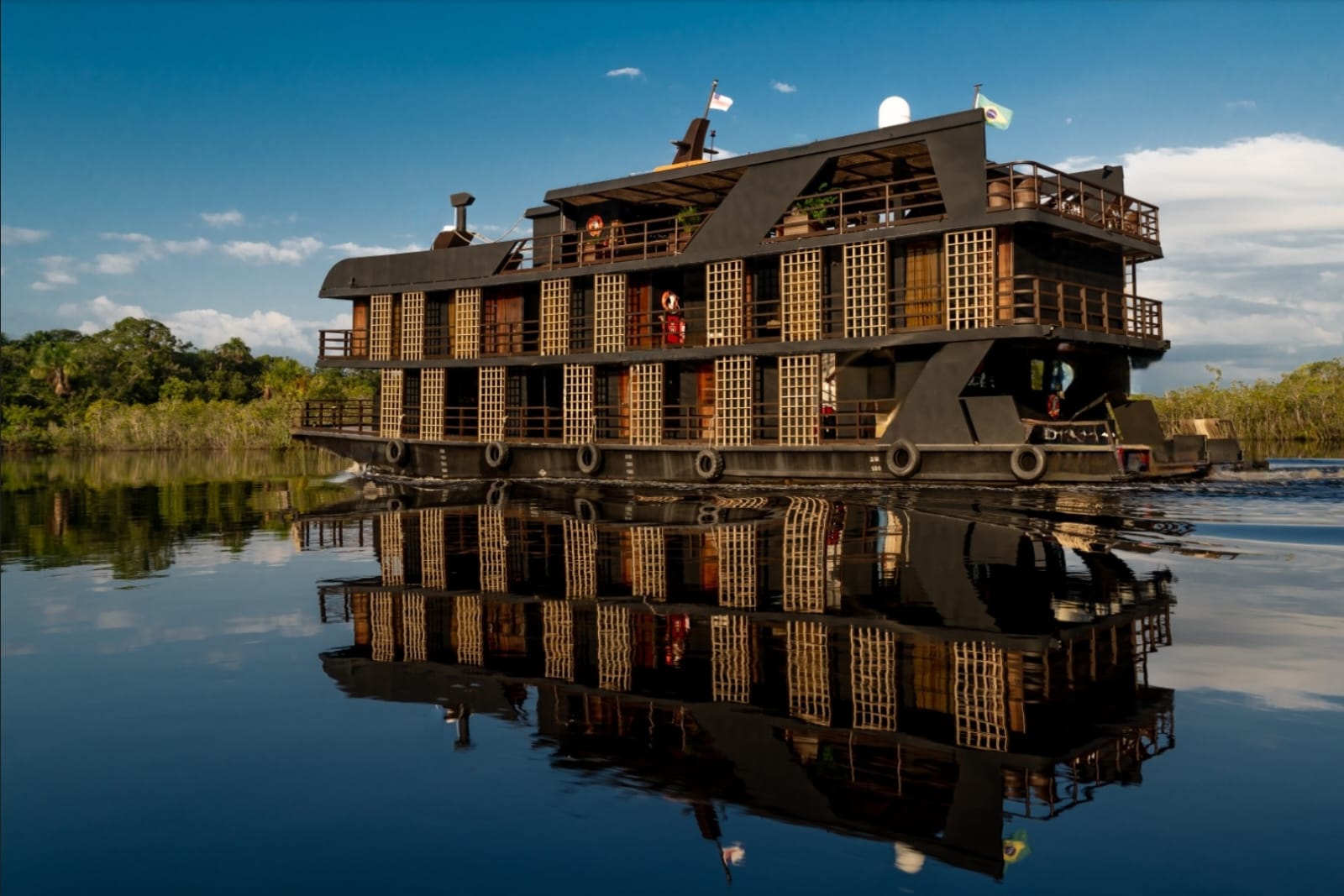 Zaltana Riverboat Amazônia