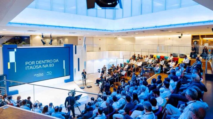 Auditório cheio em evento da Itaúsa (ITSA4) na B3
