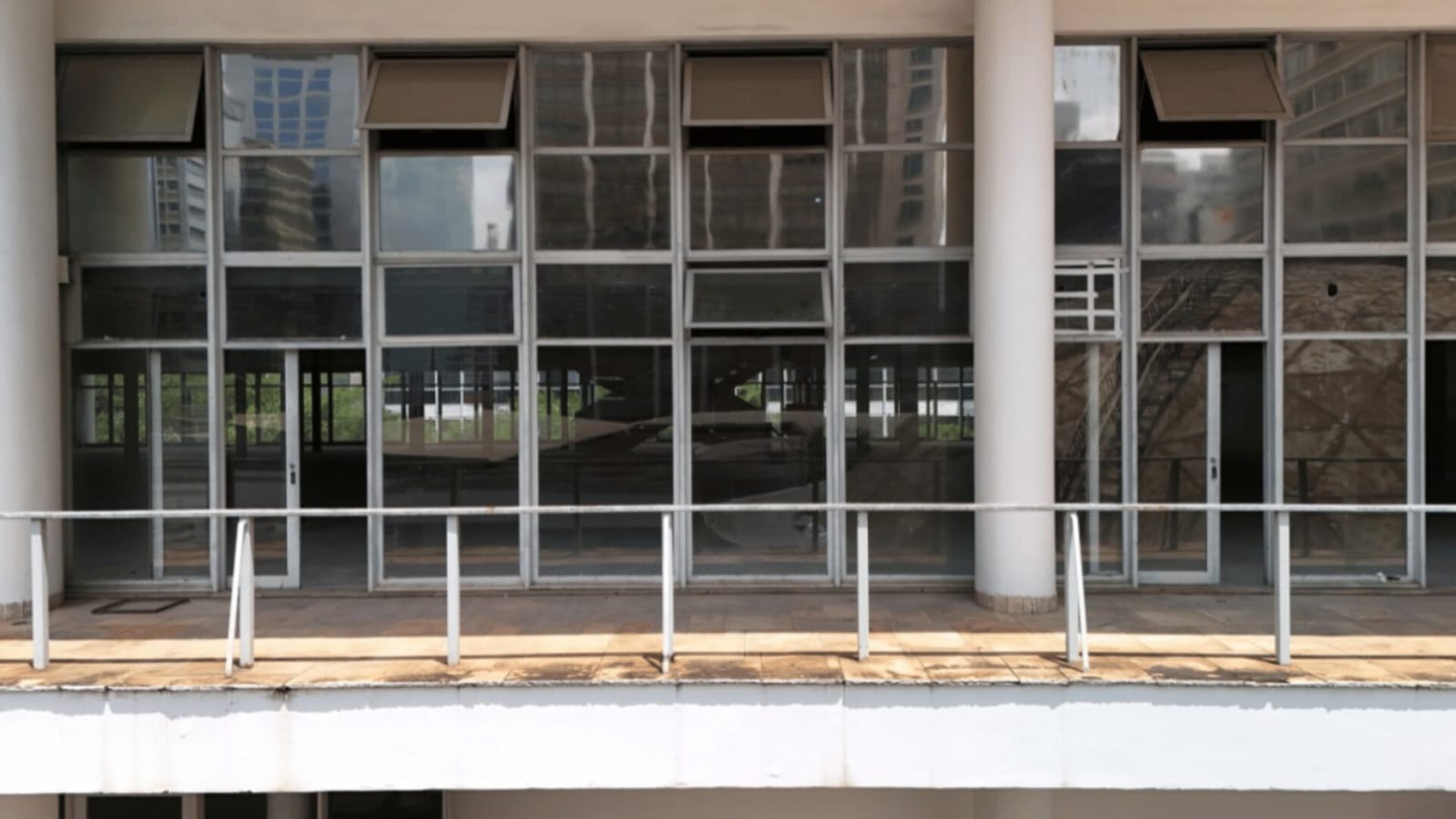 Fachada do Jardim Nacional: vista para a Avenida Paulista