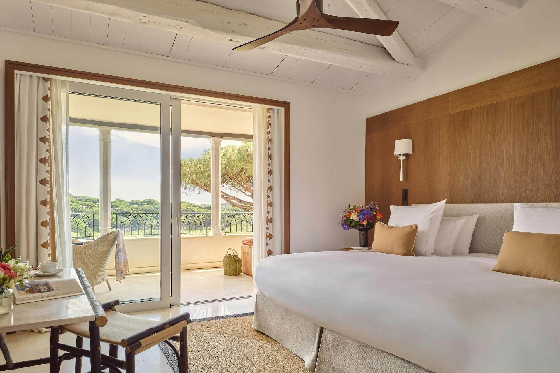 Deluxe Room, suíte para dois adultos. Imagem: Airellles Saint-Tropez