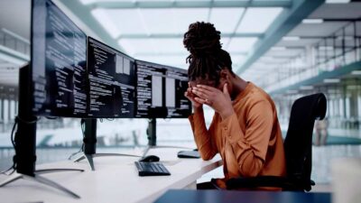 Investidora preocupada bolsa investimentos negativo ibovespa queda