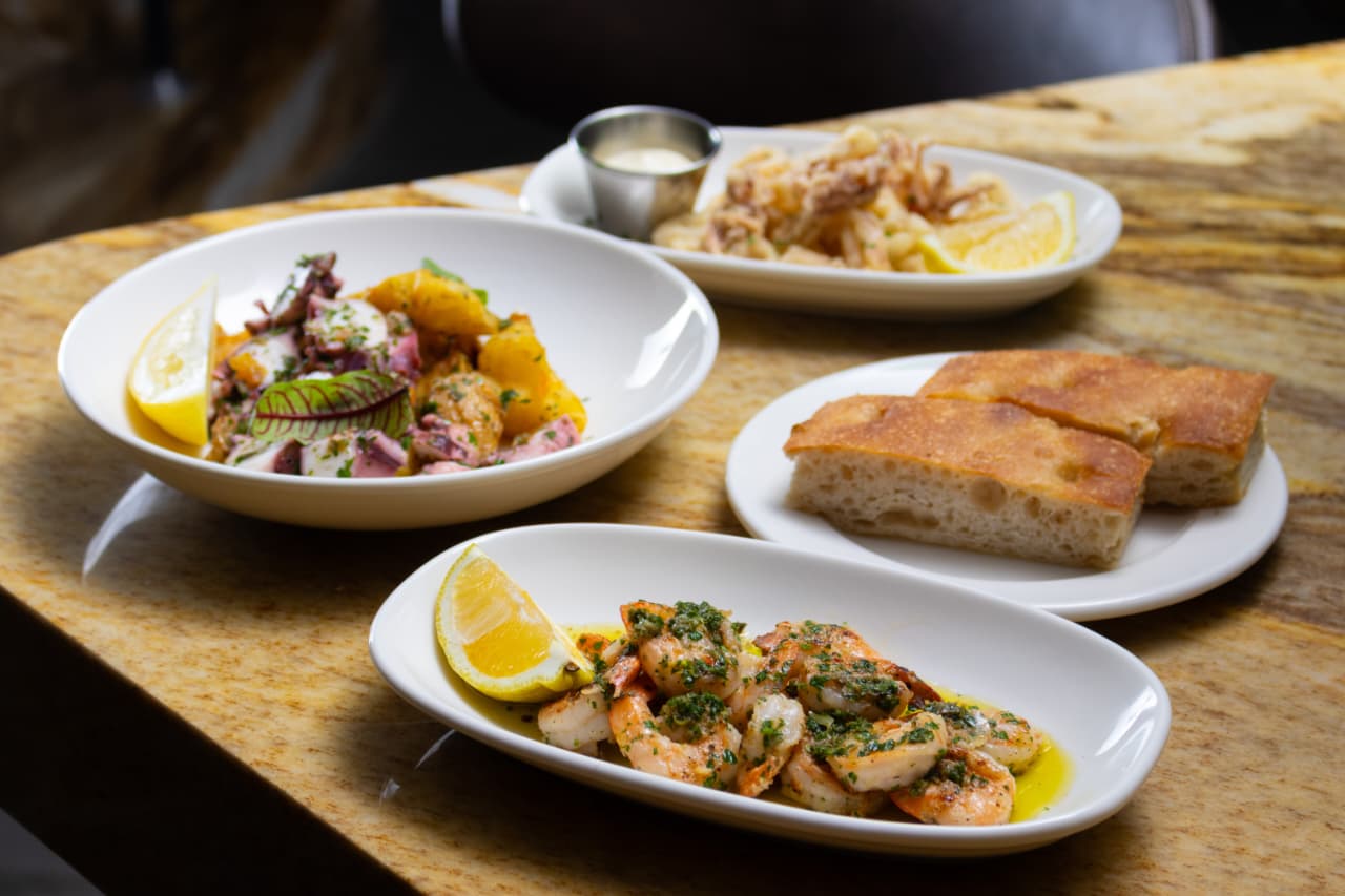 Crudo Di Gamberi, Polpo Bollito e Calamari Fritti