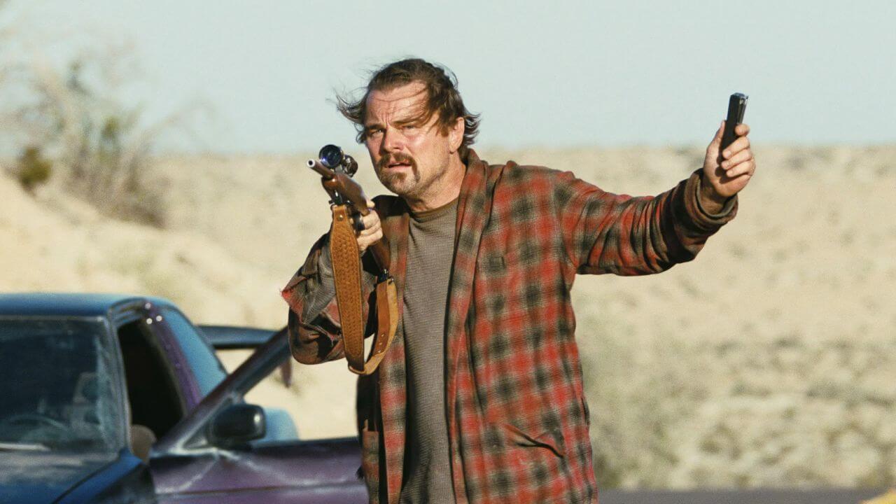 Leonardo DiCaprio em "Uma Batalha Após a Outra" - Imagem: Reprodução