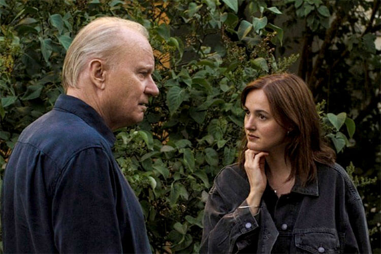 Stellan Skarsgård e Renate Reinsve, em "Valor Sentimental" - Imagem: Reprodução