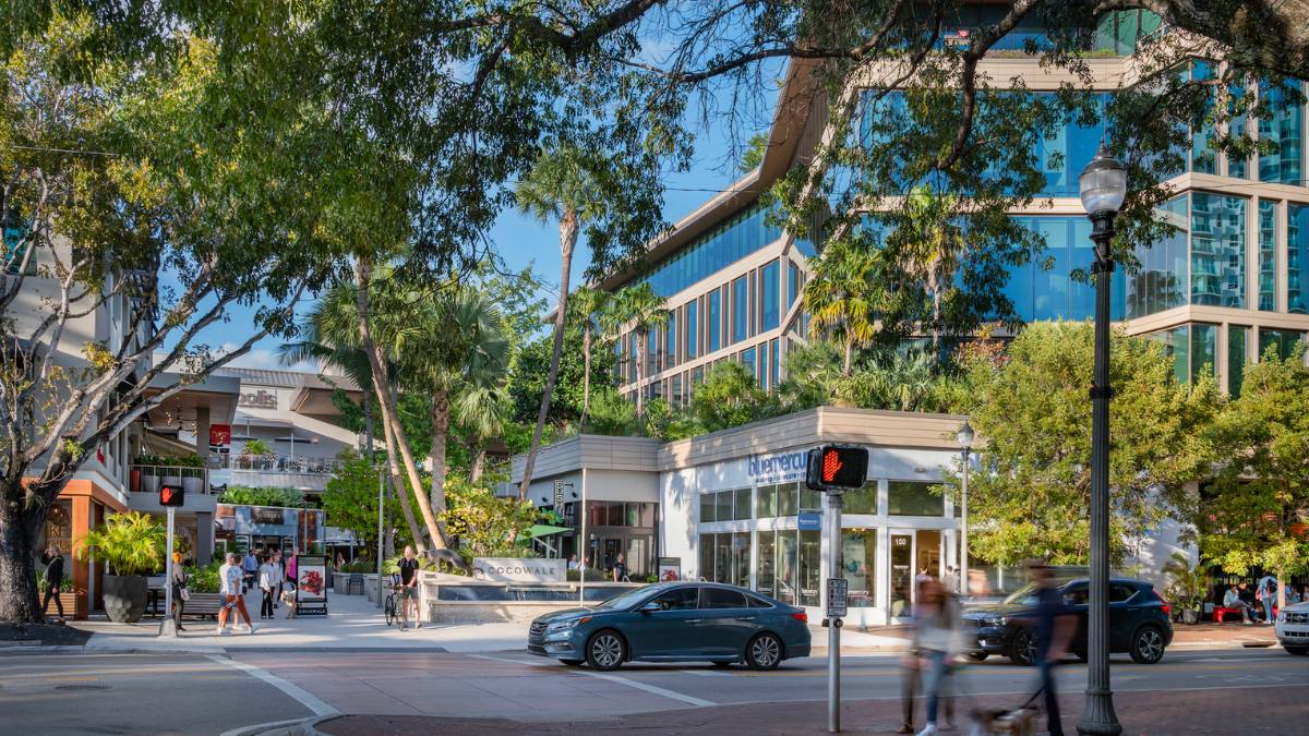Shopping a céu aberto CocoWalk, em Miami - Imagem: divulgação