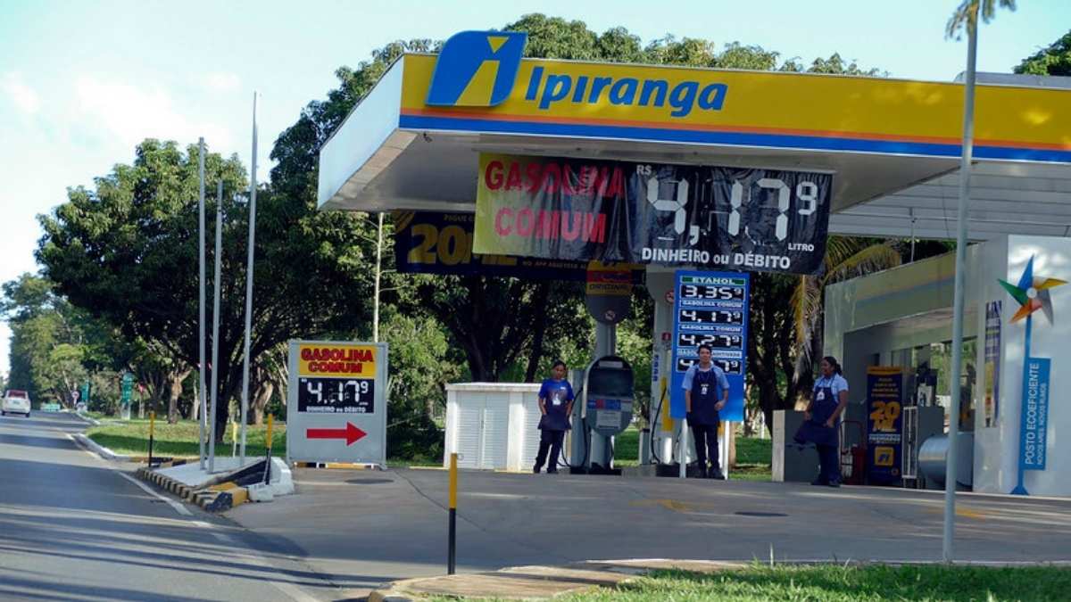 Ultrapar (UGPA3) sorprende al mercado con alza en acciones a pesar de caída en ganancias