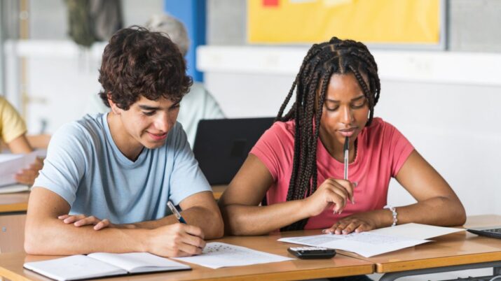 pé de meia estudantes escola governo SD