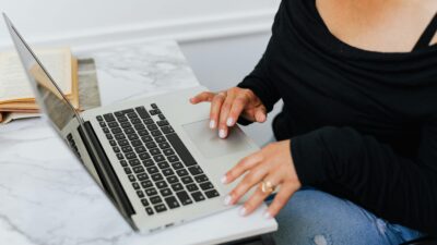 pexels-karola-g-4959940