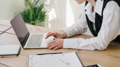 pexels-mikhail-nilov-7677900