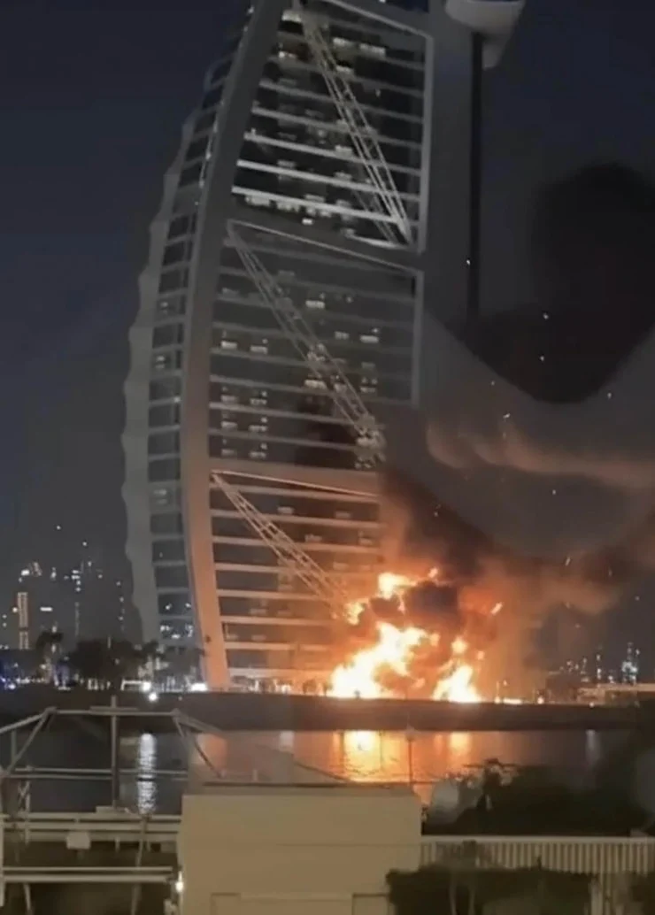 Burj Al Arab: vídeos registram incêndios após ataques iranianos