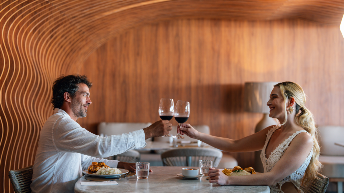 Restaurante principal opera em sistema de buffet, mas há opção à la carte e sushi lounge