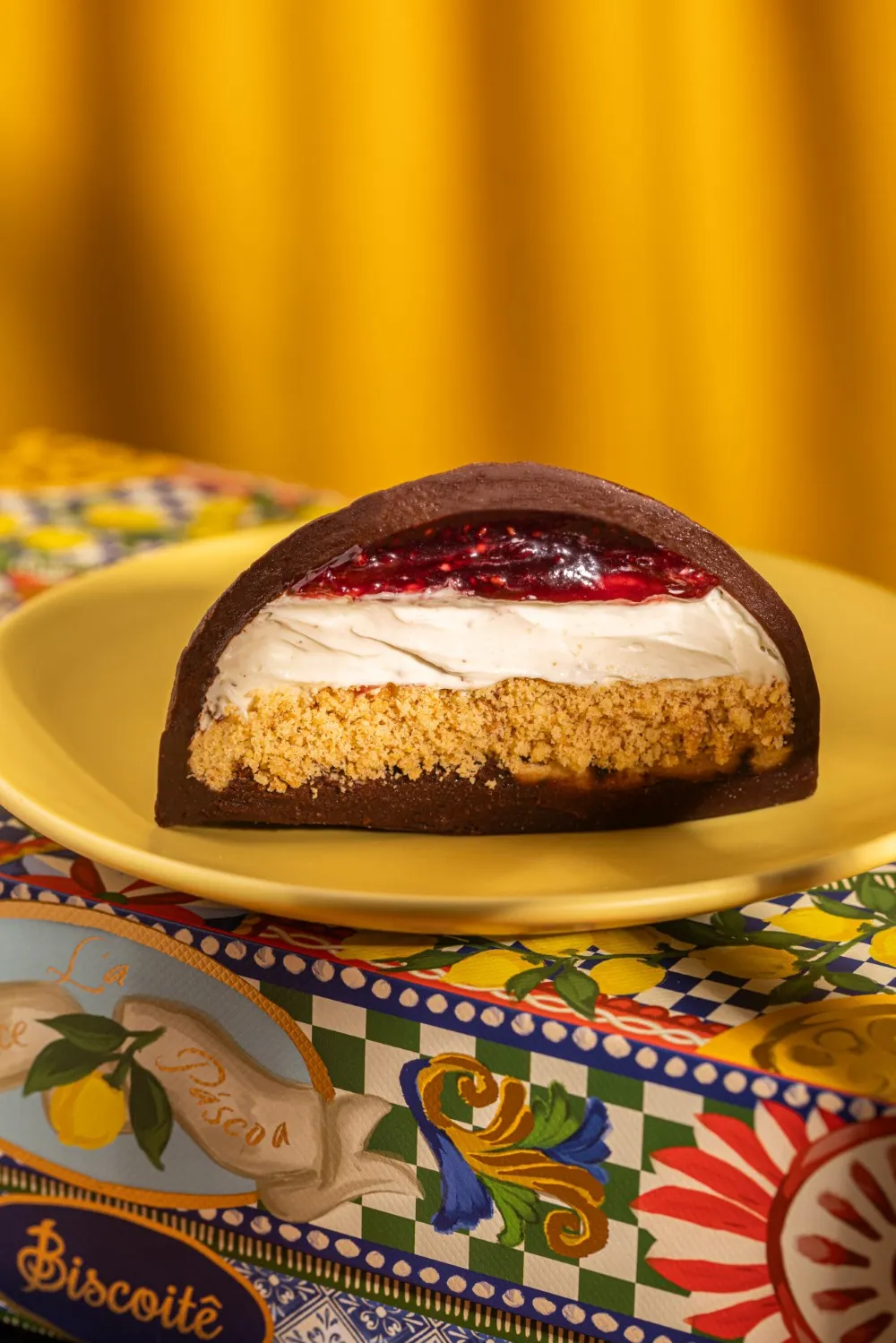 Frutas vermelhas e acidez de frutas como limão siciliano ganham espaço frente a doce excessivo de anos anteriores, como no ovo Sicilianê, da Biscoitê