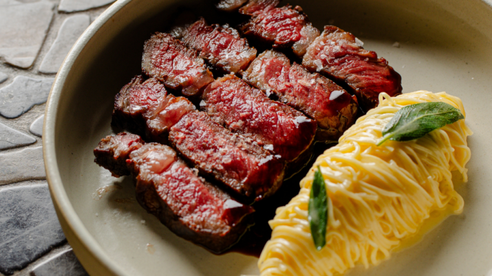 Wagyu e capellini na manteiga