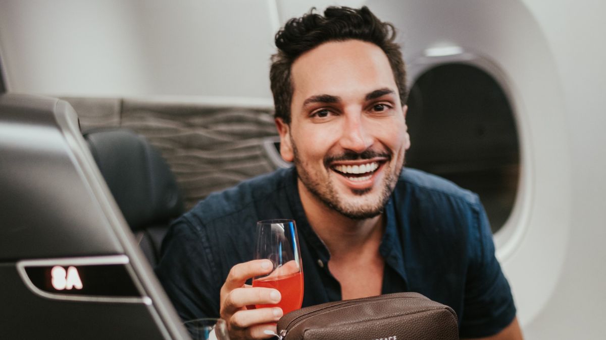 Lucas Estevam em um dos 30 países que viaja por ano, em média - Imagem: Reprodução/Instagram