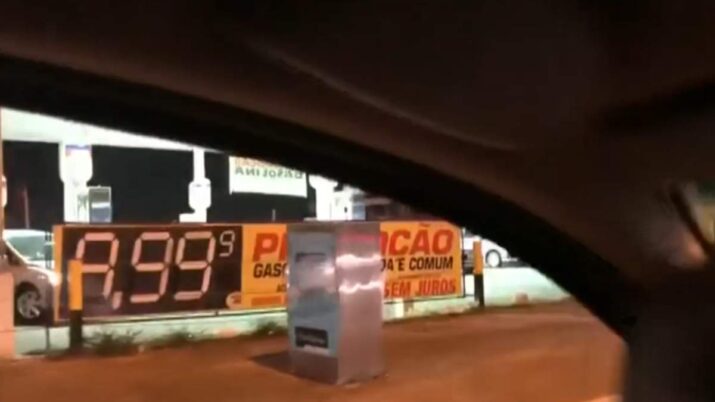 Gasolina chega a R$ 9,99 em Brasília