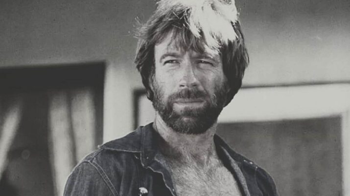 O ator Chuck Norris em cena do filme 'McQuade, o lobo solitário' (1983) - Foto: Divulgação