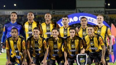 Time do Grêmio Novorizontino perfilado.