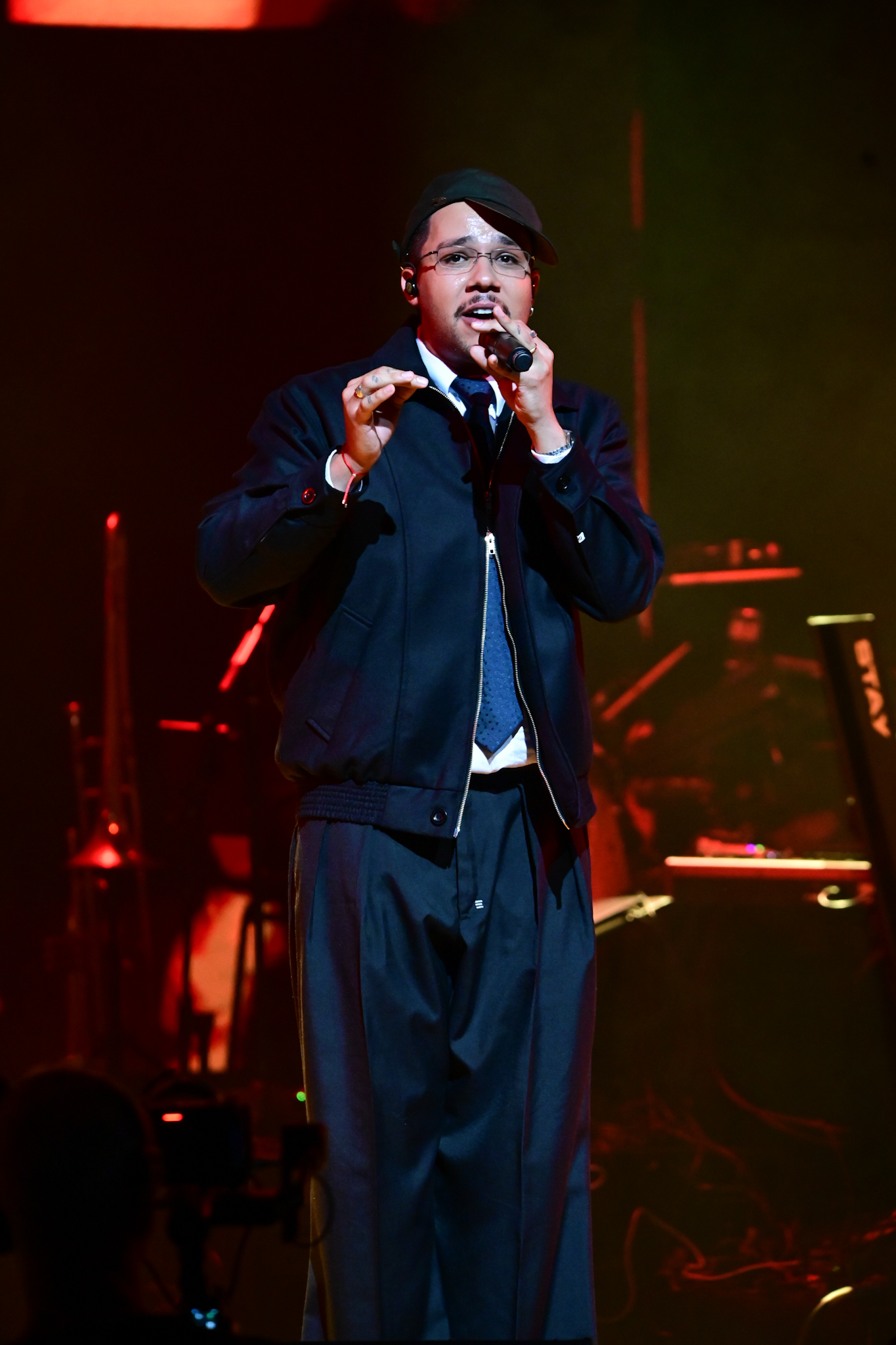Yago Oproprio homenageia Cazuza no palco do Prêmio BTG Pactual da Música Brasileira