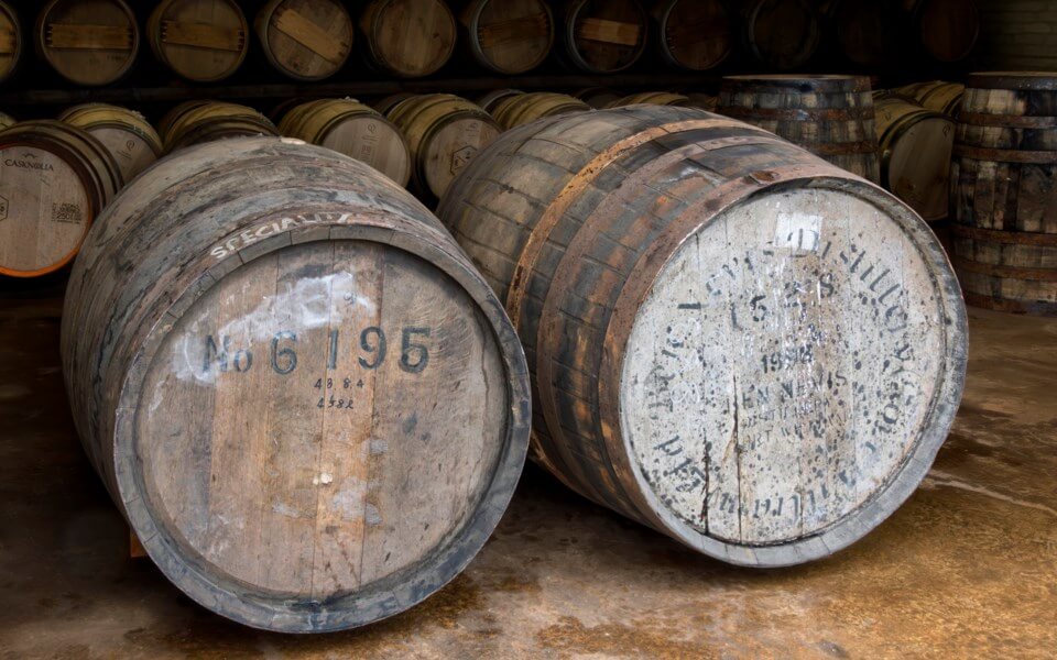 Os barris 6195 e 888 de Karuizawa, vendidos por 4,250 milhões de libras - Imagem: Chris Denehy/Reprodução