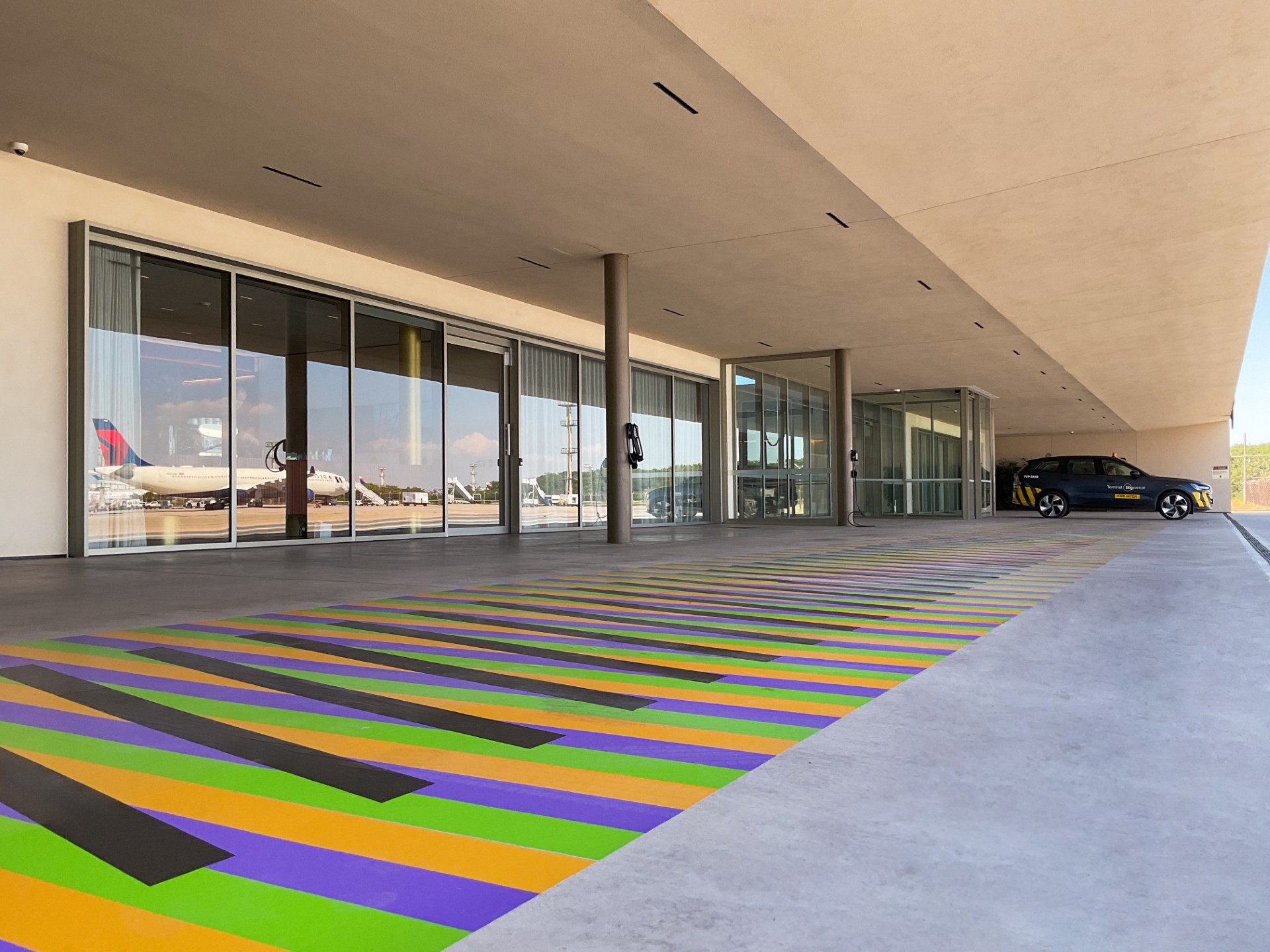 Arte en el Aeropuerto de Guarulhos: Cruz-Diez destaca en Brasil