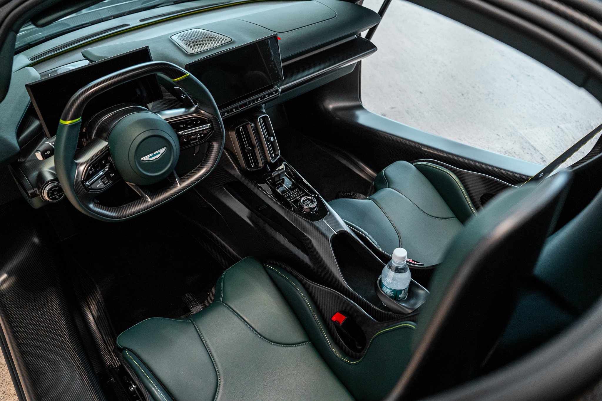 Interior do Aston Martin Valhalla - Imagem: Divulgação