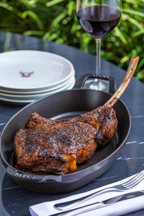 Carne assada em prato