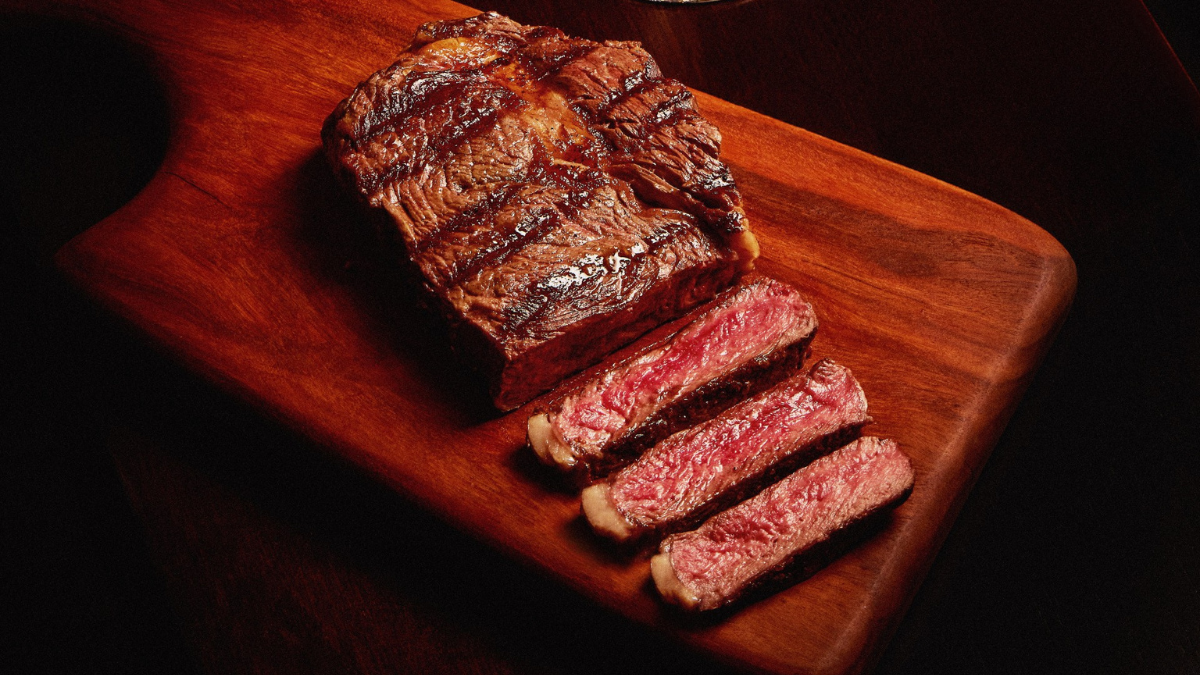 Bife Ancho sobre tábua
